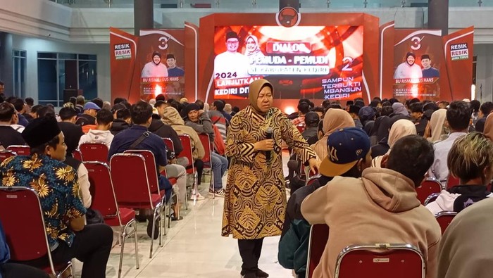 Tri Rismaharini, Calon Gubernur Jatim nomer 3 memotivasi ratusan Anak Muda dalam acara Resik-Resik Kenangan Mantan di Kediri.