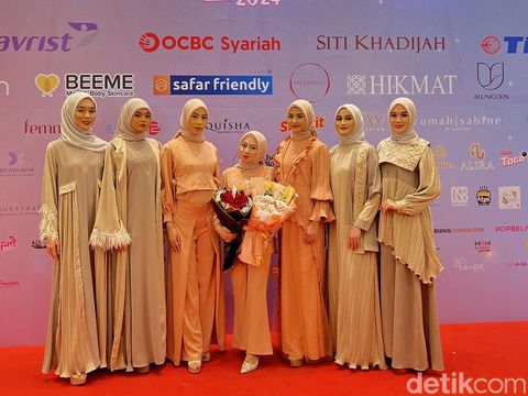 Trunk show koleksi Alunicorn terinspirasi dari kerajinan seni rupa Trunk show koleksi Alunicorn terinspirasi dari kerajinan seni rupa, anyaman berwarna pastel feminin.