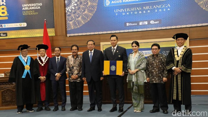 Ujian doktor AHY secara terbuka di Unair.