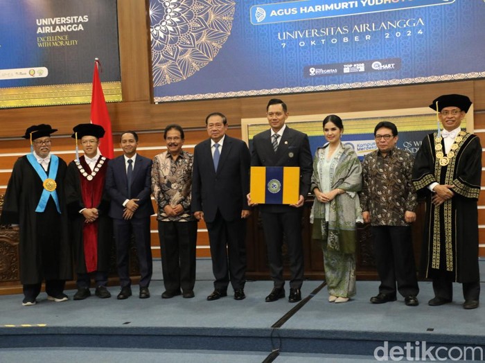 Ujian doktor AHY secara terbuka di Unair.