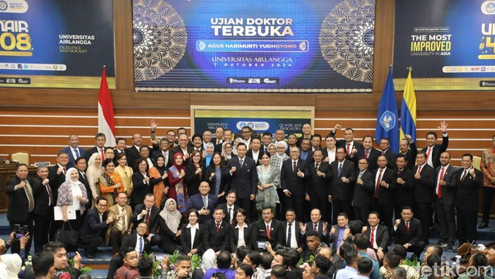 Ujian doktor AHY secara terbuka di Unair.