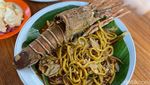 Wow! Mie Aceh di Sini Pakai Topping Seekor Lobster Utuh