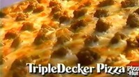 Selain bigfoot pizza, Pizza Hut pada era 1980 dan 1990an juga punya menu Triple Decker Pizza. Memiliki seluruh adonan yang keselluruhannya dilapisi dengan keju. Foto: ranker.com