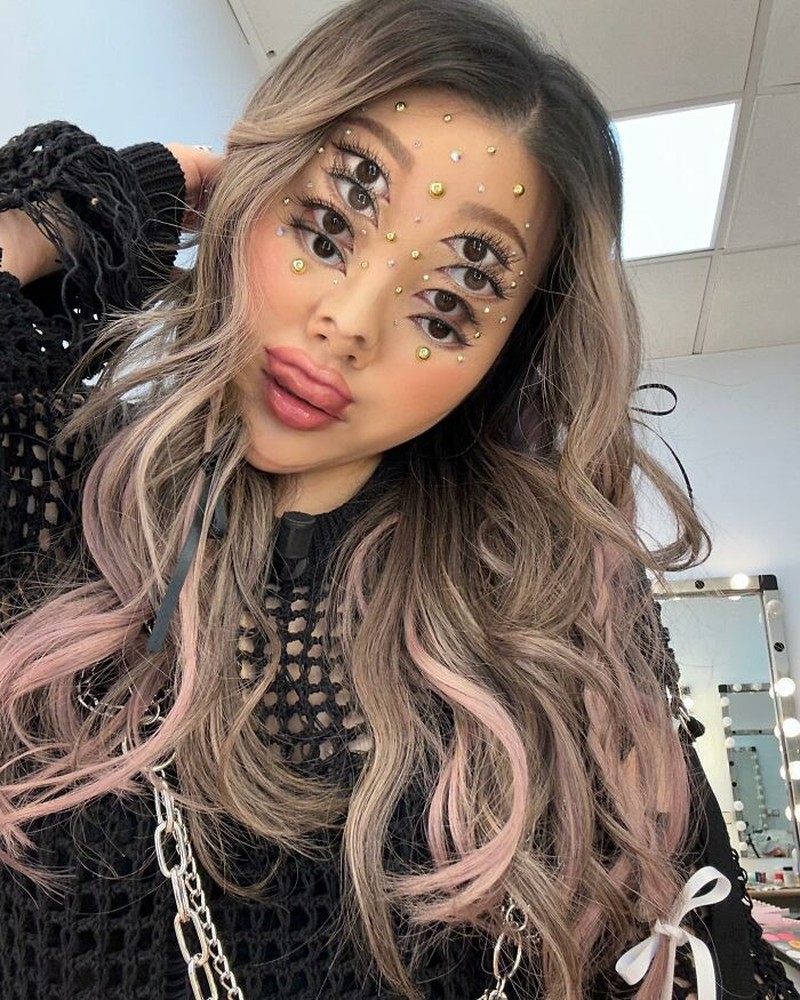 Makeup dari seniman Mimi Choi benar-benar mind blowing. Pantas saja followers-nya di Instagram sudah mencapai dua juta.