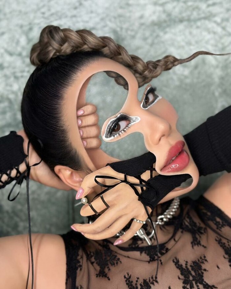 15 Makeup Ilusi yang Harus Dilihat Dua Kali Baru Ngeh Makeup dari seniman Mimi Choi benar-benar mind blowing. Pantas saja followers-nya di Instagram sudah mencapai dua juta.