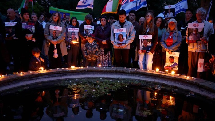 Hostages and Missing Families Forum hold a vigil on the one-year anniversary of the October 7 Hamas attack, amid the ongoing Israel-Hamas conflict, in London, Britain October 7, 2024. REUTERS/Hannah McKay