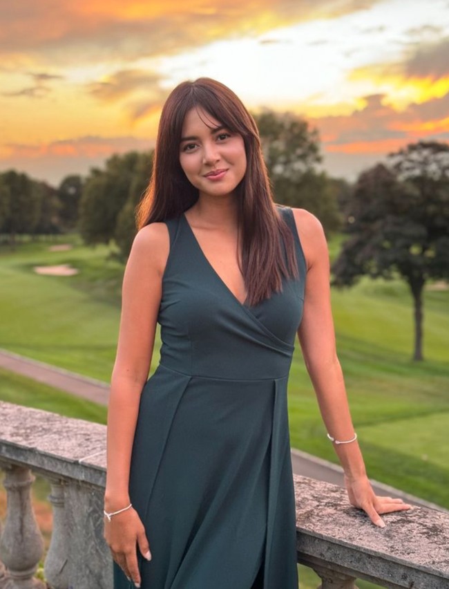 Penampilan simpel namun tetap cantik memukau Aurelie pun banjir pujian netizen. Tak sedikit yang ikut terpana melihat kecantikannya. Foto: Instagram/@aurelie