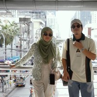 Berkat konsisten menjalani diet Aurel kini telah berhasil turun BB hingga 15 kg. Beberapa waktu lalu melalui Instagram Story pribadinya Aurel membagikan berat badannya kini yang ada di angka 58 kg. Aurel mengaku masih berniat menurunkan 5 kg beratnya untuk mengembalikan beratnya seperti sedia kala. Foto: Instagram/@aurelie.hermansyah