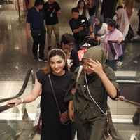 Penampilan terbaru Aurel yang makin langsing pun banjir pujian netizen. Di akun Instagram pribadinya Aurel banyak membagikan foto-foto penampilan barunya kini. Foto: Instagram/@aurelie.hermansyah