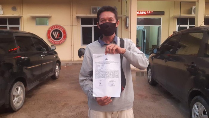 Awin Saputra (41) melaporkan dugaan penganiayaan yang dilakukan oknum kades di Ogan Ilir