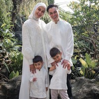 Pasangan yang sudah dikaruniai dua anak ini selalu terlihat bersama dan membagikan momen mesra di media sosial. Namun akhir-akhir ini semakin jarang terlihat bersama. Foto: Instagram/@paula_verhoeven