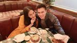 Momen Manis Baim Wong dan Paula Saat Masak dan Makan Berdua