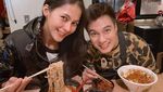 Momen Manis Baim Wong dan Paula Saat Masak dan Makan Berdua