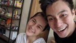Momen Manis Baim Wong dan Paula Saat Masak dan Makan Berdua