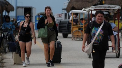 Bakal Ada Badai, Turis Terpaksa Tinggalkan Pulau Holbox Meksiko