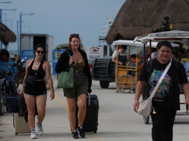 Bakal Ada Badai, Turis Terpaksa Tinggalkan Pulau Holbox Meksiko