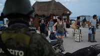 Badai Milton menguat menjadi badai Kategori lima pada Senin (7/10), berpotensi menimbulkan bencana menuju Florida dan mengancam negara bagian AS tersebut dengan badai ganas kedua dalam beberapa pekan terakhir. (REUTERS/Paola Chiomante)