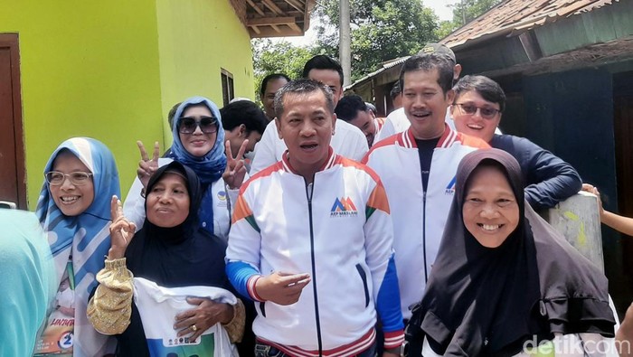 Cabup Karawang Aep Syaepuloh saat kampanye di Kecamatan Tegalwaru Karawang