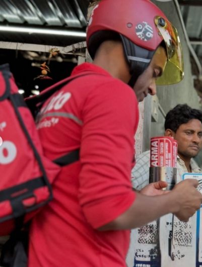 CEO Zomato Coba Jadi Pengantar Makanan, Tuai Komentar Netizen