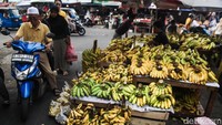 Pengaruh dari daya beli masyarakat juga terpengaruh dari efek pasar global yang masih dilanda konflik. Akibatnya ada penurunan ekspor juga di beberapa produk karena permintaannya juga turun.