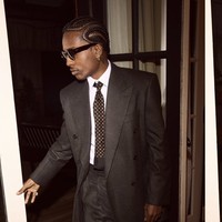 Kebolehan perempuan 36 tahun itu sebagai fotografer dipamerkan untuk majalah W edisi terbaru. A$AP Rocky, rapper sekaligus kekasih dan ayah dari dua anak Rihanna, menjadi modelnya (Foto: Instagram/@wmag)