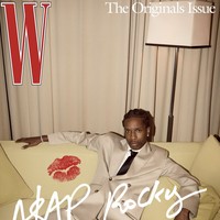 “Masuklah lewat pintu itu! Dan gerakkan kakimu ke arah sini!” “Bergoyang-goyanglah!” Begitu Rihanna mengarahkan A$AP Rocky seperti dilansir W Mag. (Foto: Instagram/@wmag)