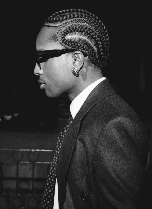 A$AP Rocky dipotret Rihanna dalam balutan setelan yang necis. (Foto: Instagram/@wmag)