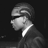 A$AP Rocky dipotret Rihanna dalam balutan setelan yang necis. (Foto: Instagram/@wmag)