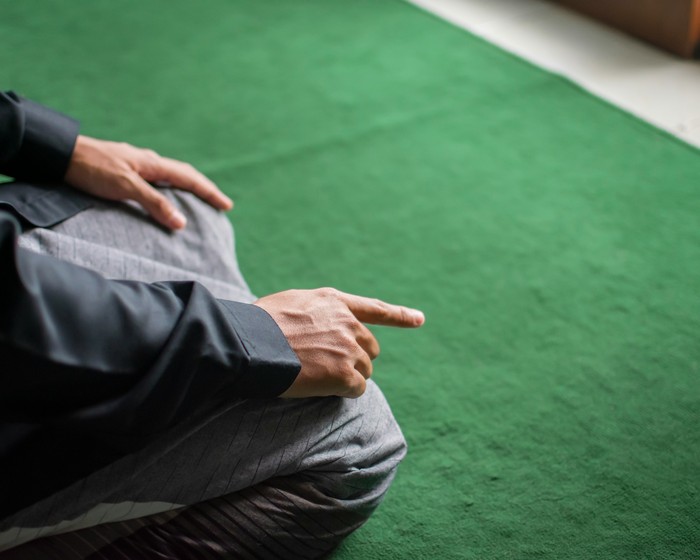 Duduk tahiyat saat sholat