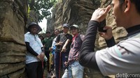 Berbeda dengan goa pada umumnya, Gua Garunggang terdiri atas batu-batu yang mirip tebing di Grand Canyon. Selain itu, susunannya yang rapi juga membuat wisatawan penasaran akan asal usulnya.