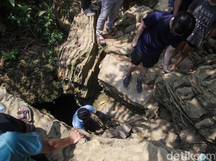 Eksotisme Gua Garunggang di Tengah Kasus Pungli Gunung Pancar