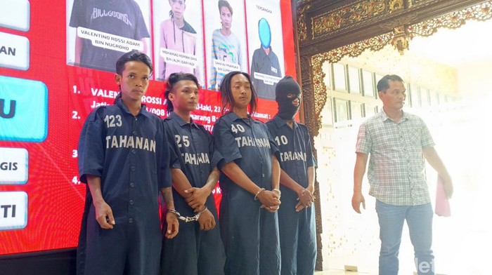 Empat tersangka, pekerja bangunan yang sempat disebut kreak di Semarang.