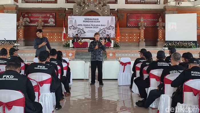 Founder Rumah Kebangsaan dan Kebhinekaan, Ketut Udi Prayudi saat dialog bersama Bawaslu di Tababan, Selasa (8/10/2024).