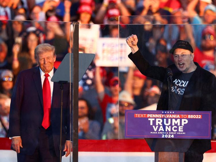 Gaya Elon Musk Saat Ikut Kampanye Donald Trump di Pennsylvania