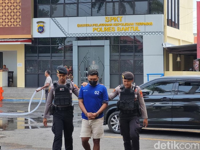 GWS, pelaku pencurian motor saat dihadirkan di Mapolres Gunungkidul, Senin (7/10/2024).