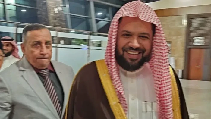 Imam Besar Masjid Nabawi, Syekh Ahmad bin Ali Al-Hudhaify saat tiba di di Bandara Internasional Soekarno-Hatta (Soetta) Tangerang, Banten, Senin (7/10/2024).
