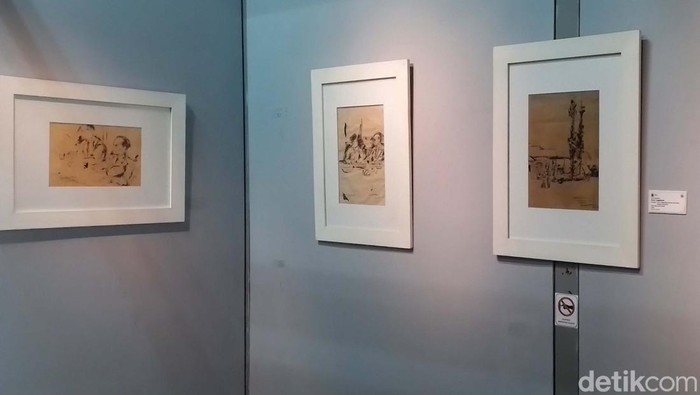 Henk Ngantung adalah Gubernur DKI Jakarta (1964-1965). Ia juga seorang seniman dengan 11 karyanya yang dipajang di Museum Seni Rupa dan Keramik, Jakarta Barat.