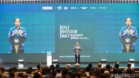 Dalam acara BNI Investor Daily Summit 2023 di Hutan Kota by Plataran, Jakarta, Jokowi mengungkapkan perekonomian Indonesia berada di posisi aman meski di tengah perekonomian global yang masih menantang. Hal ini tercermin dari pertumbuhan ekonomi yang konsisten di angka 5%.  