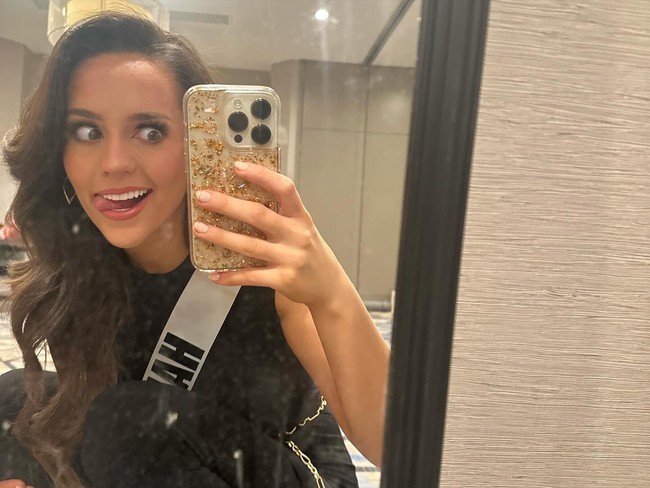 Dalam postingan terbaru di Instagram, Jordan membagikan keseruannya ketika menghabiskan musim panas. Beberapa foto menampilkan potret dirinya dengan Belichick menikmati waktu bersama, termasuk main golf. Foto: Instagram Jordon Hudson