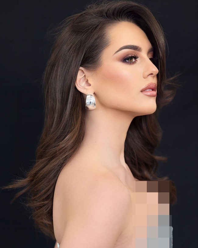 Sosok Jordon pun mengundang perhatian netizen. Wanita 23 tahun itu sendiri dikenal sebagai cheerleader. Hubungannya dengan Belichick semakin menuai atensi ketika ia mengunggah foto-foto kebersamaan mereka.     Foto: Instagram Jordon Hudson