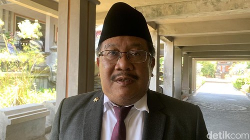 Kepal Dinas Komunikasi, Informatika dan Statistika Provinsi Bali I Gede Prama di kantor DPRD Bali, Selasa (8/10/2024).