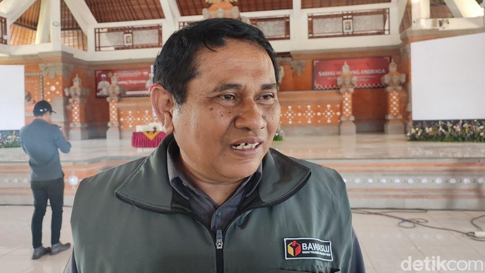 Ketua Bawaslu Tabanan I Ketut Narta saat ditemui di Gedung I Ketut Maria, Selasa (8/10/2024). (Ahmad Firizqi Irwan)