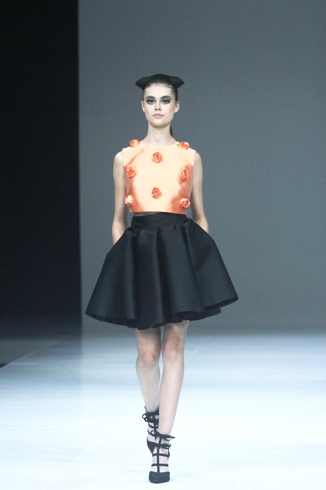 Fashion show koleksi SebastianRed, busana terinspirasi dari gaya para tamu di Cafe de Flore, kafe terkenal di Paris yang eksis sejak tahun 1880 tempat bertemunya sosialita dan kaum intelektual. Fashion show koleksi Cafe de Flore dari SebastianRed digelar di The Langham Fashion Soiree, Jakarta. Foto: Mohammad Abduh/detikcom.