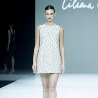 Fashion show koleksi terbaru Liliana Lim 2024-2025 di The Langham Fashion Soiree, Jakarta, Kamis [3/10/2024]. Liliana menghadirkan koleksi bertajuk Solstice yang merupakan fenomena alam ketika matahari mencapai titik tertinggi atau terendahnya dalam setahun yang melambangkan transisi dan keseimbangan antara gelap dan gemerlap. Foto: Mohammad Abduh/detikcom.