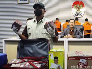 KPK Pamerkan Duit Rp 13 M Terkait Kasus Suap Gubernur Kalsel