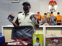 KPK Pamerkan Duit Rp 13 M Terkait Kasus Suap Gubernur Kalsel