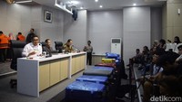 KPK mengatakan Sahbirin Noor diduga menerima fee 5% terkait proyek Pembangunan Lapangan Sepakbola Kawasan Olahraga Terpadu, Pembangunan Kolam Renang Kawasan Olahraga Terpadu, dan Pembangunan Gedung Samsat di Kalsel. Duit yang diamankan itu diduga bagian dari fee 5% untuk Sahbirin Noor.