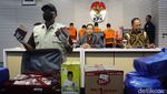 KPK Pamerkan Duit Rp 13 M Terkait Kasus Suap Gubernur Kalsel