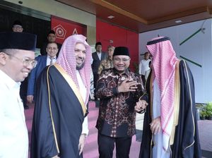 Imam Masjid Nabawi Bertemu Menag di Jakarta, Bawa Pesan dari Raja Salman