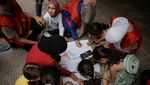 Menghibur Anak-anak Korban Perang Israel-Hizbullah